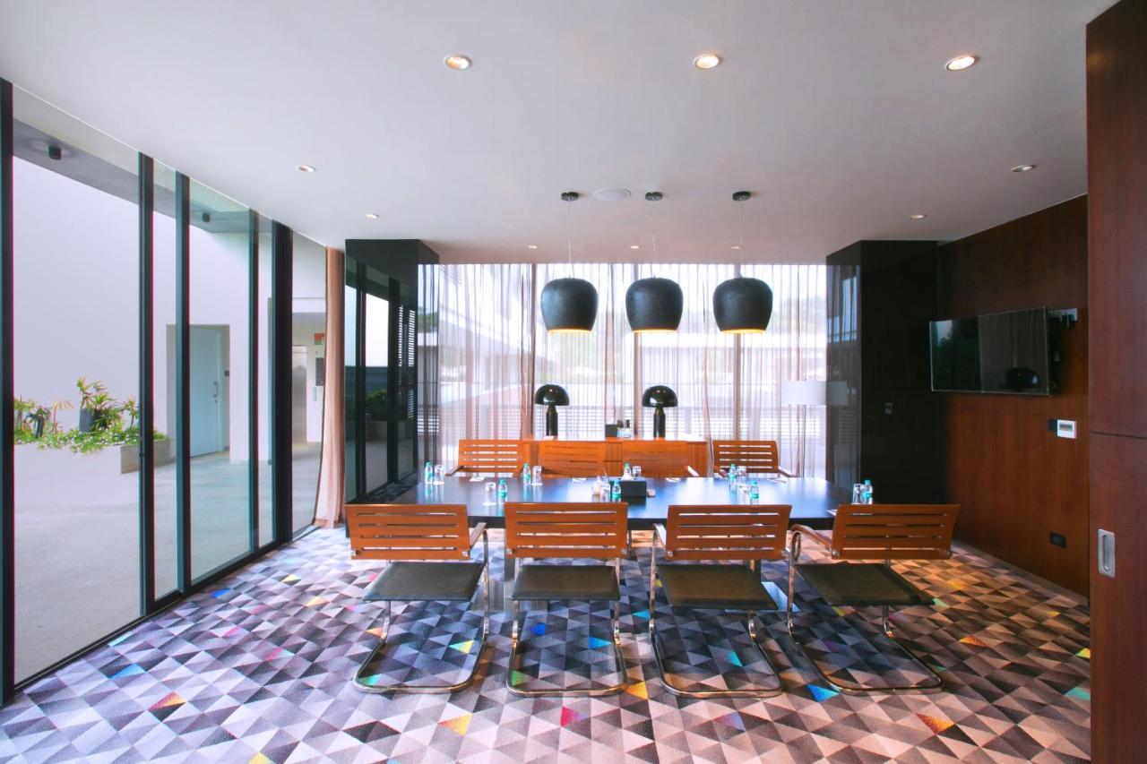 होटल Blvd Club - Near Bengaluru Airport 5*